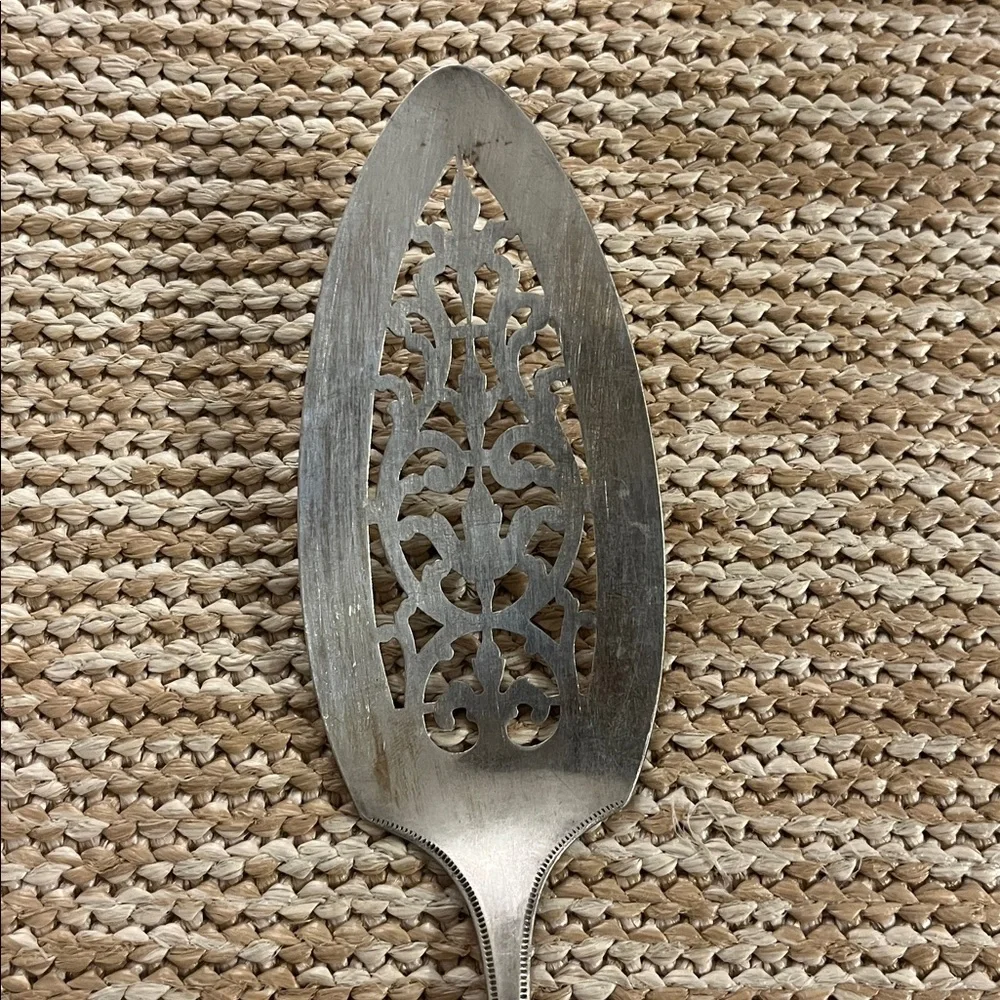 community tudor friendship/medality pie/ cake server 10.5 inch